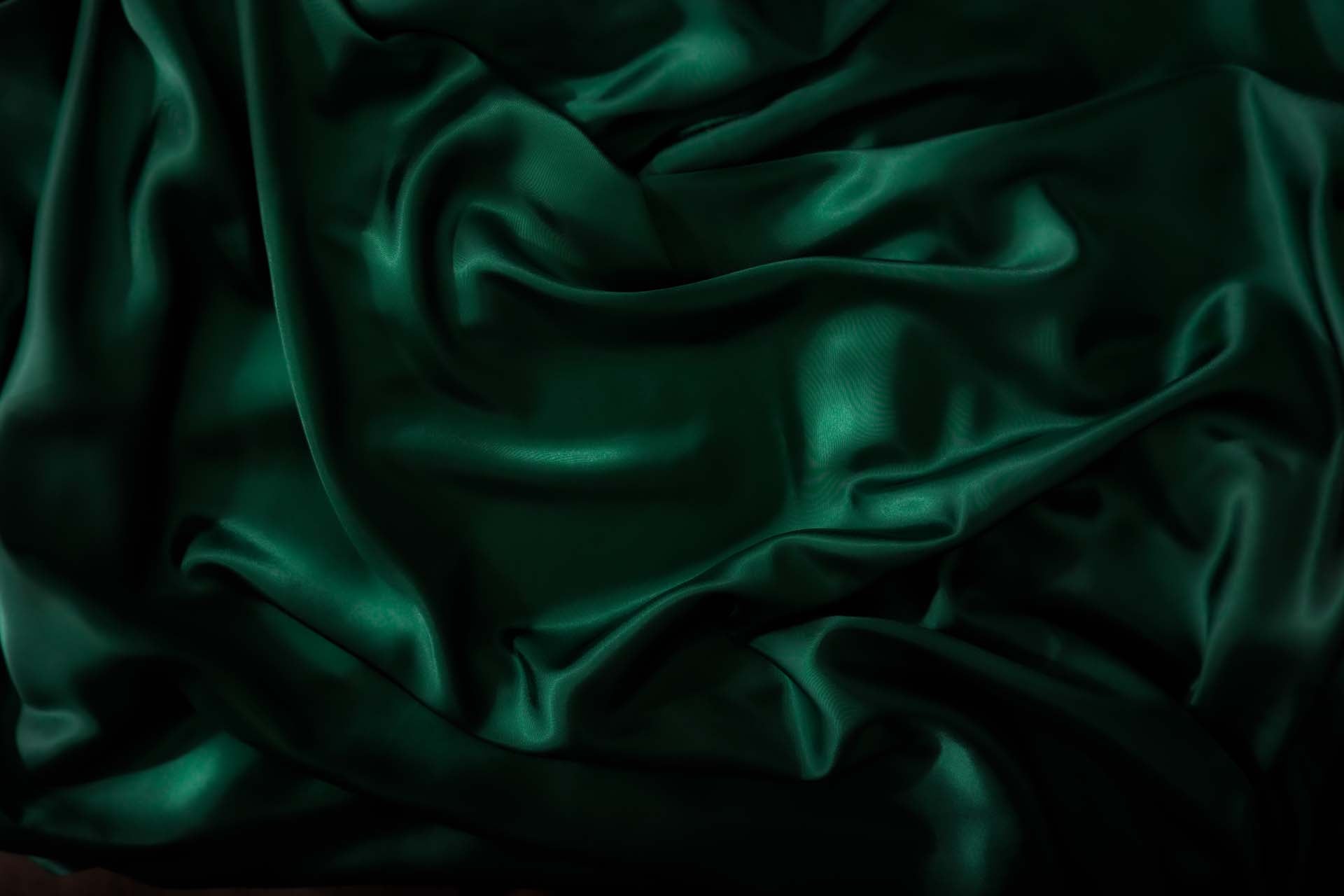 Root & Ritual Gallery- Rippled Luxe Green Emerald